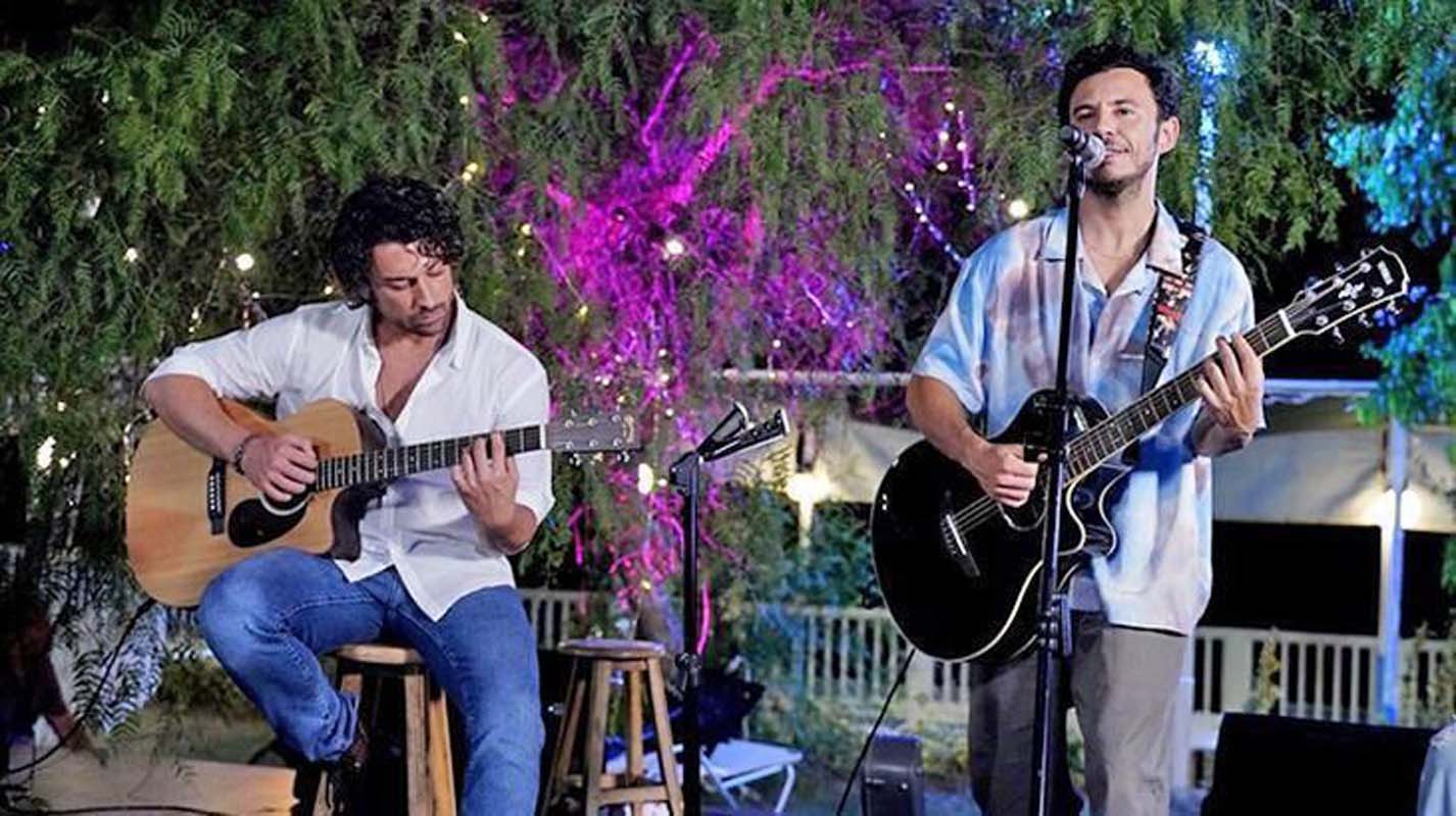 Şarkıcı Buray'ın sahnede başına gelen olay karşısında neye uğradığını şaşırdı! Nedeni kırmızı ayakkabı giymemesi!