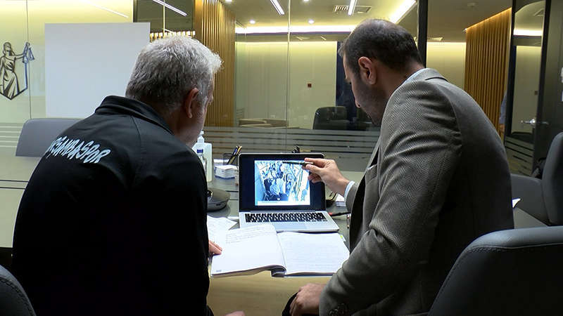 Maskeni tak uyarısı onu gözünden etti! Kör eden maske tartışması metrobüs kameraları tarafından kaydedildi!