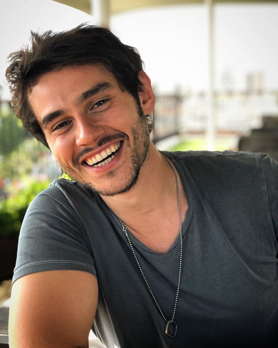 Cem Belevi ile aşk iddialarını sürekli yalanlayan İrem Derici'den akılları karıştıran hamle! 3 harfli misafir