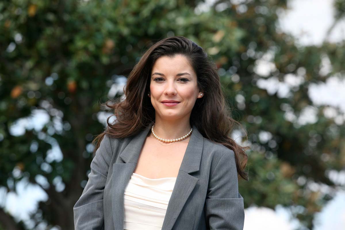 İrem Altuğ kimdir, nereli, kaç yaşında? Evli mi?