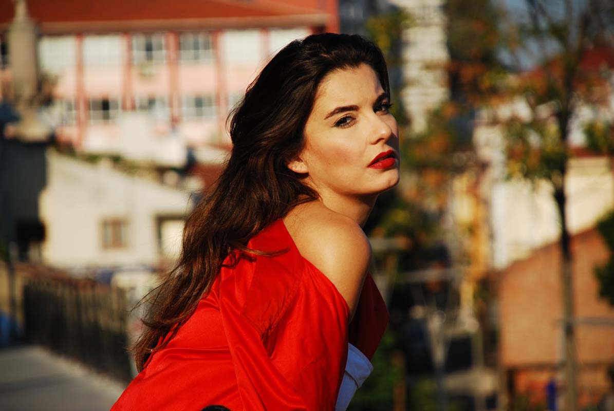 İki kişiyle yakalanan Çukur'un Ayşe'si İrem Altuğ açıklamasıyla hayrete düşürdü! İki kocamla birlikte yaşıyoruz