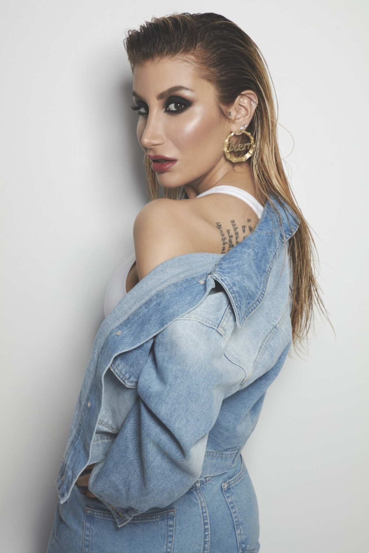 Cem Belevi ile aşk iddialarını sürekli yalanlayan İrem Derici'den akılları karıştıran hamle! 3 harfli misafir