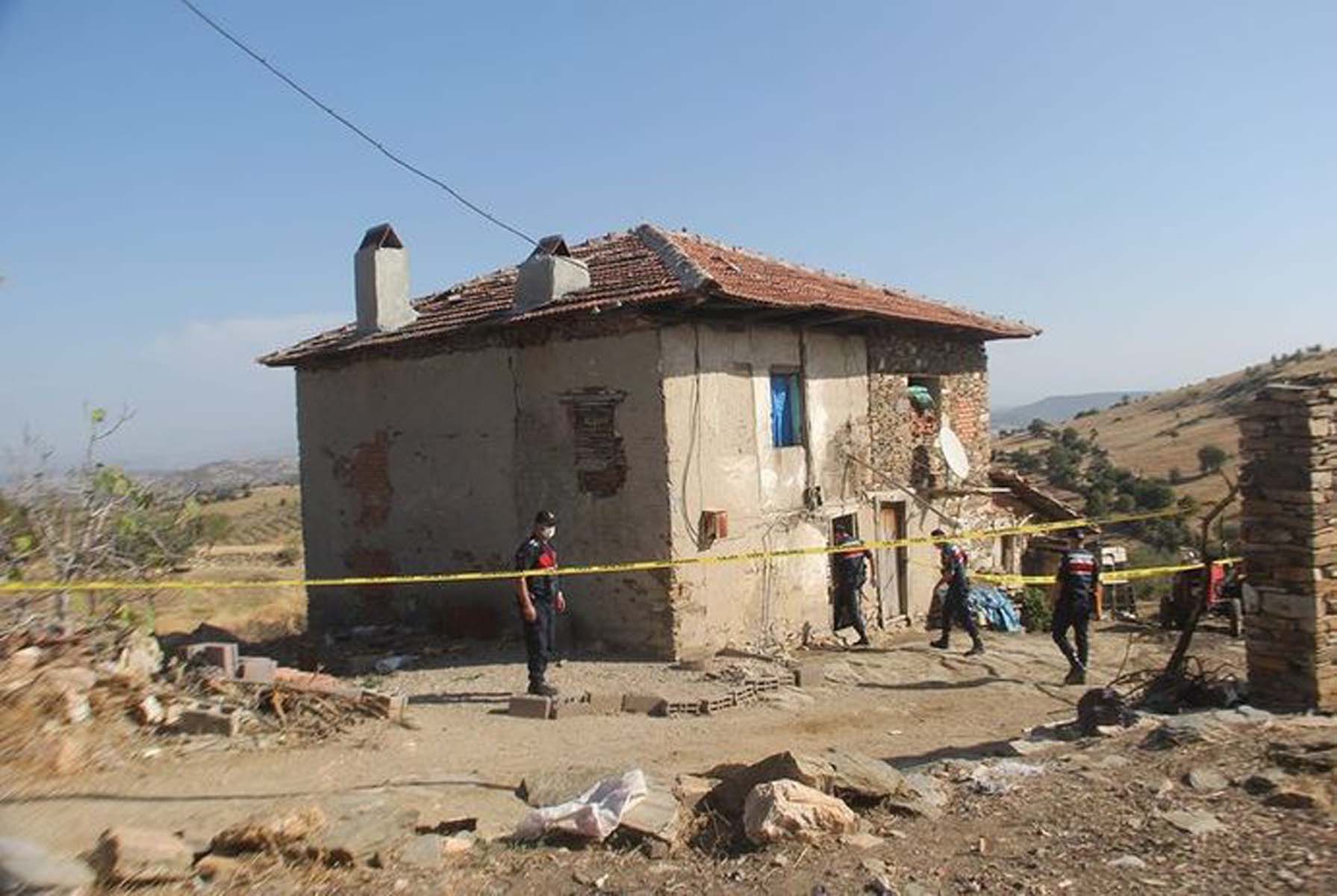 Böyle evlat olmaz olsun, yaptığı kan dondurdu! Babasını korkunç şekilde katletti 