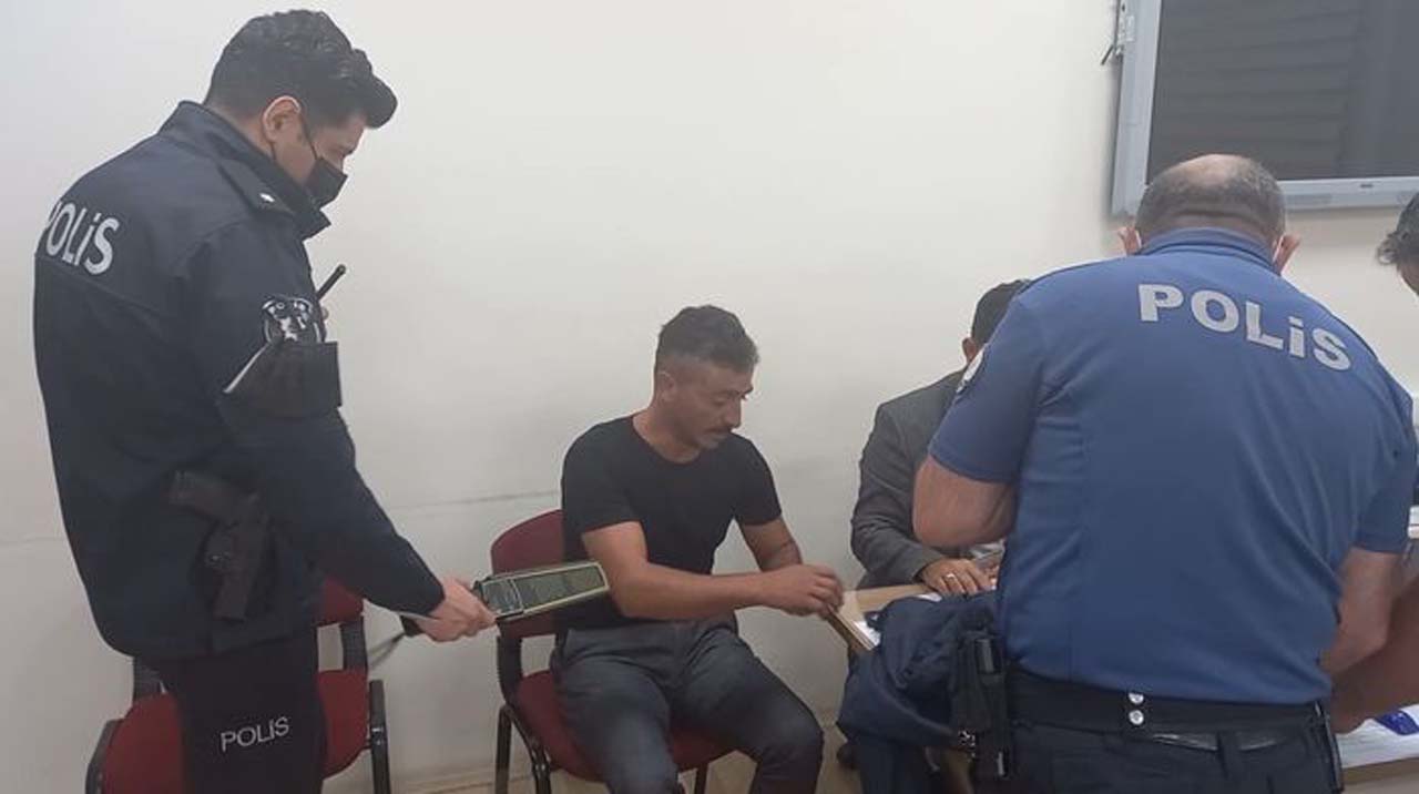 Maskeyi bile düzenbazlık aracı haline getirdiler! Maskesine yerleştirdiği kamera ile sınava girdi!