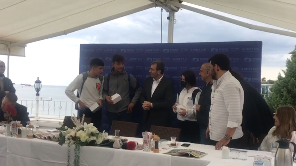 Öğrencilerden Pendik Belediye Başkanı Ahmet Cin'i güldüren espri!