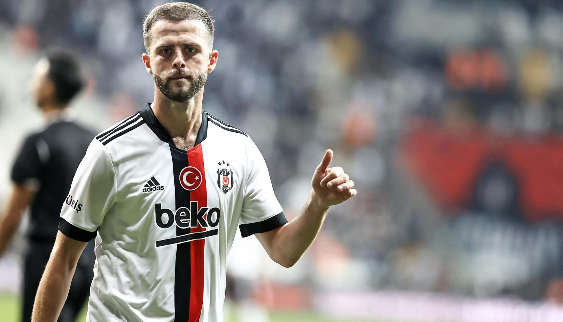 Miralem Pjanic çıkınca orta saha yokları oynadı! Beşiktaş evinde 3 puandan oldu