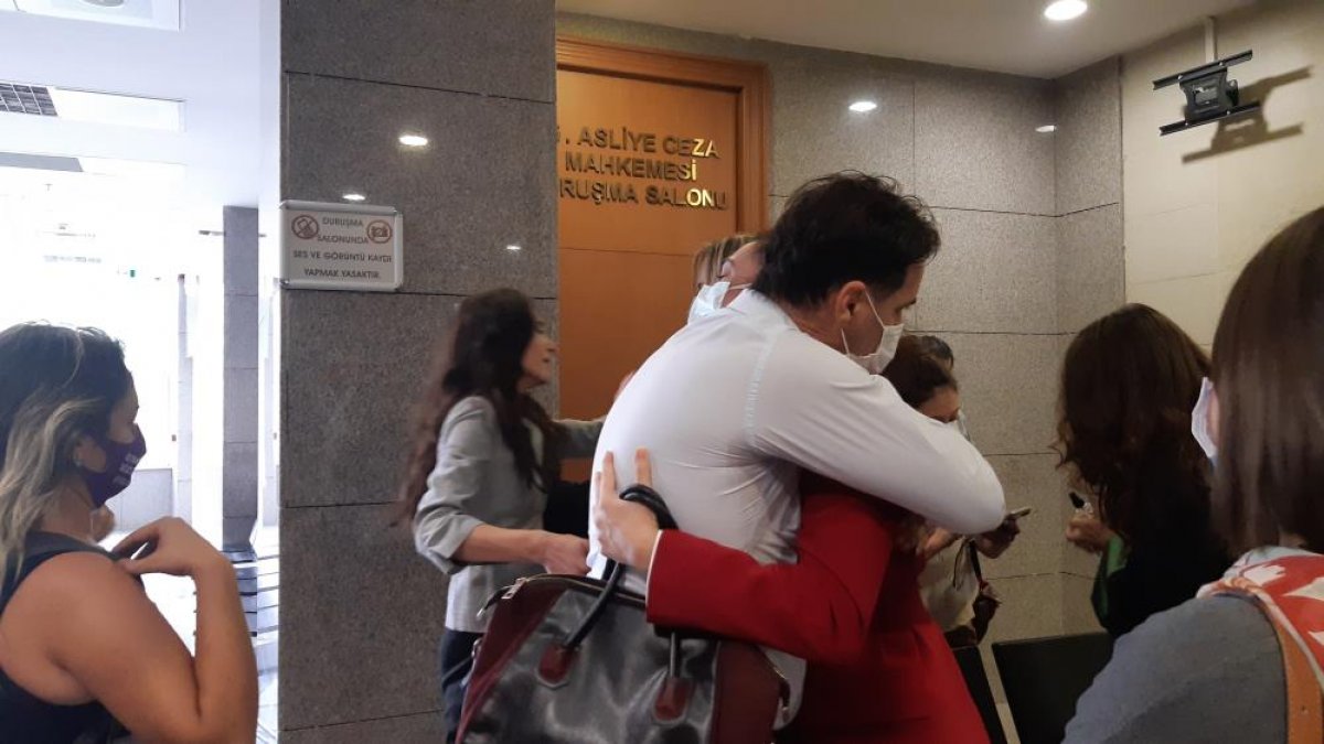 Meslektaşlarını taciz etmişti! Oyuncu Uğur Arda Aydın cinsel saldırı suçundan hapis cezasına çarptırıldı!