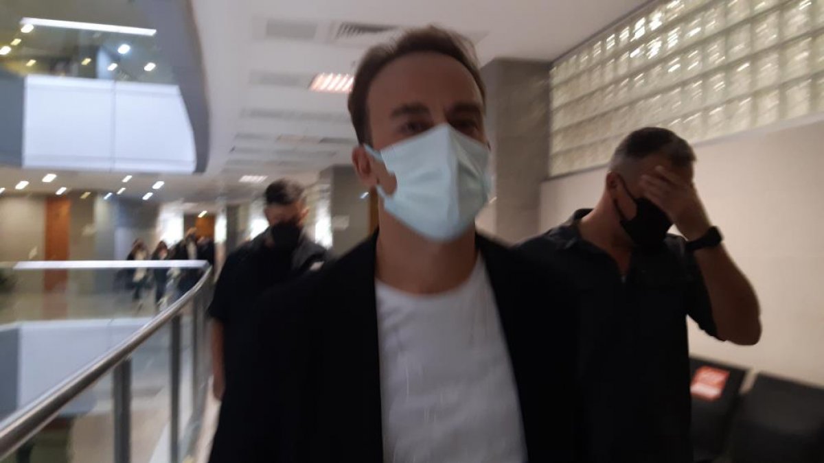 Meslektaşlarını taciz etmişti! Oyuncu Uğur Arda Aydın cinsel saldırı suçundan hapis cezasına çarptırıldı!