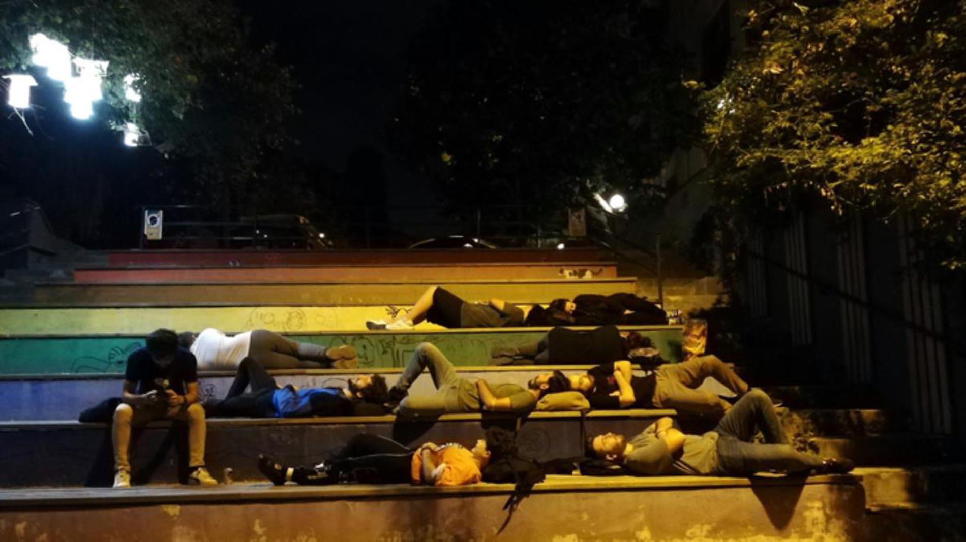 Barınma sorunu yaşayan öğrencilere AK Parti'den destek geldi Belediyelerimiz onların hizmetinde