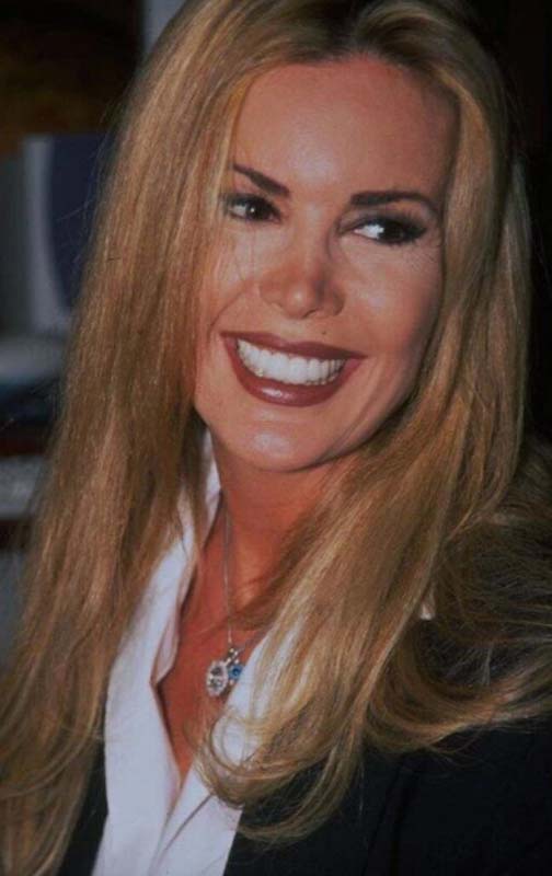 Son görüntüsü ortaya çıkan Harika Avcı çileden çıktı! Fotoğrafın çekilme açısından dert yandı!