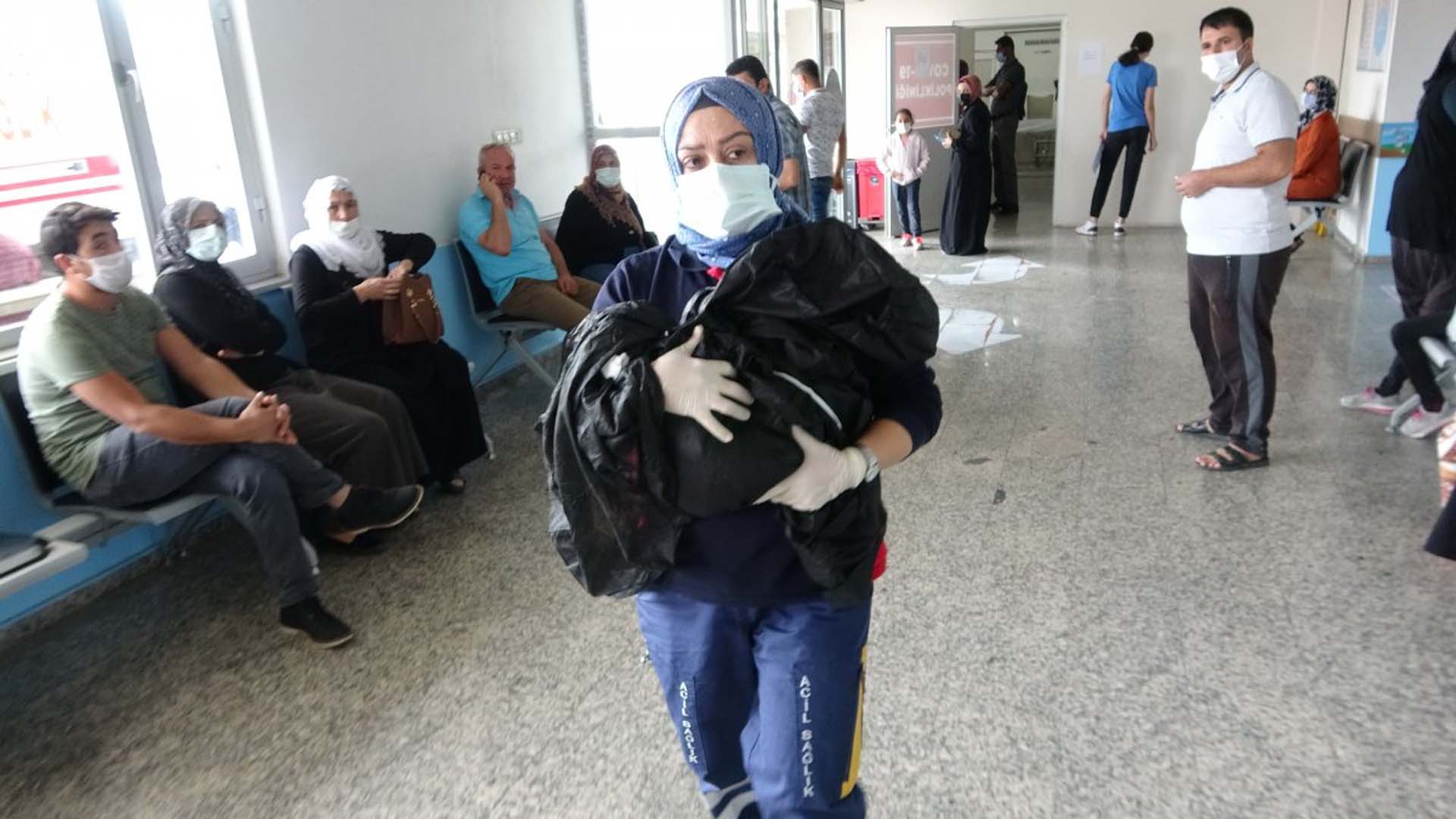 Adıyaman'da vicdanları sızlatan olay! Yeni doğmuş bebeği canlı canlı gömdüler! Bebeği bulan öğrenciler gözyaşlarını tutamadı