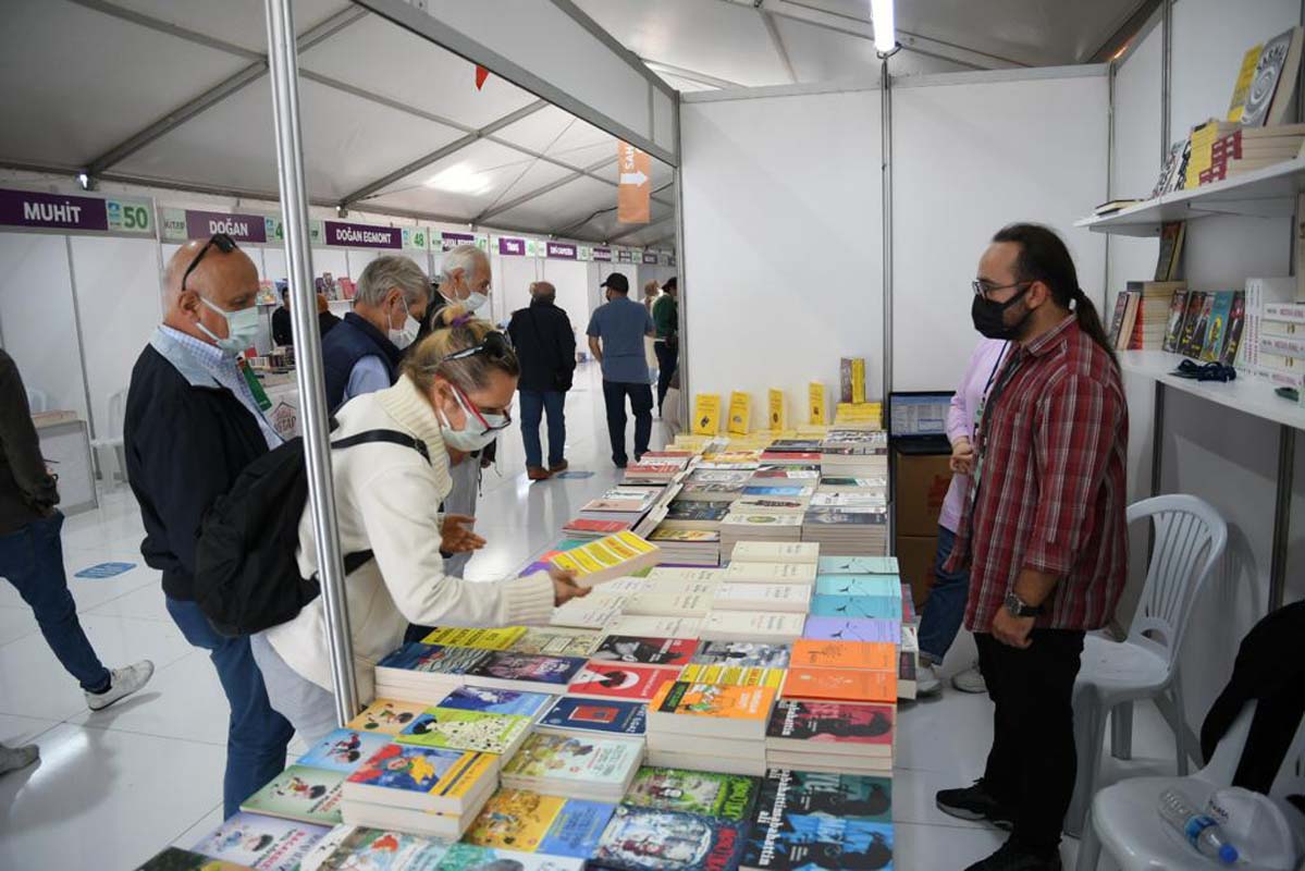 Pendik'te düzenlenen 6.Pendik Kitap Fuarı, kitapseverlerle yazarları buluşturdu!