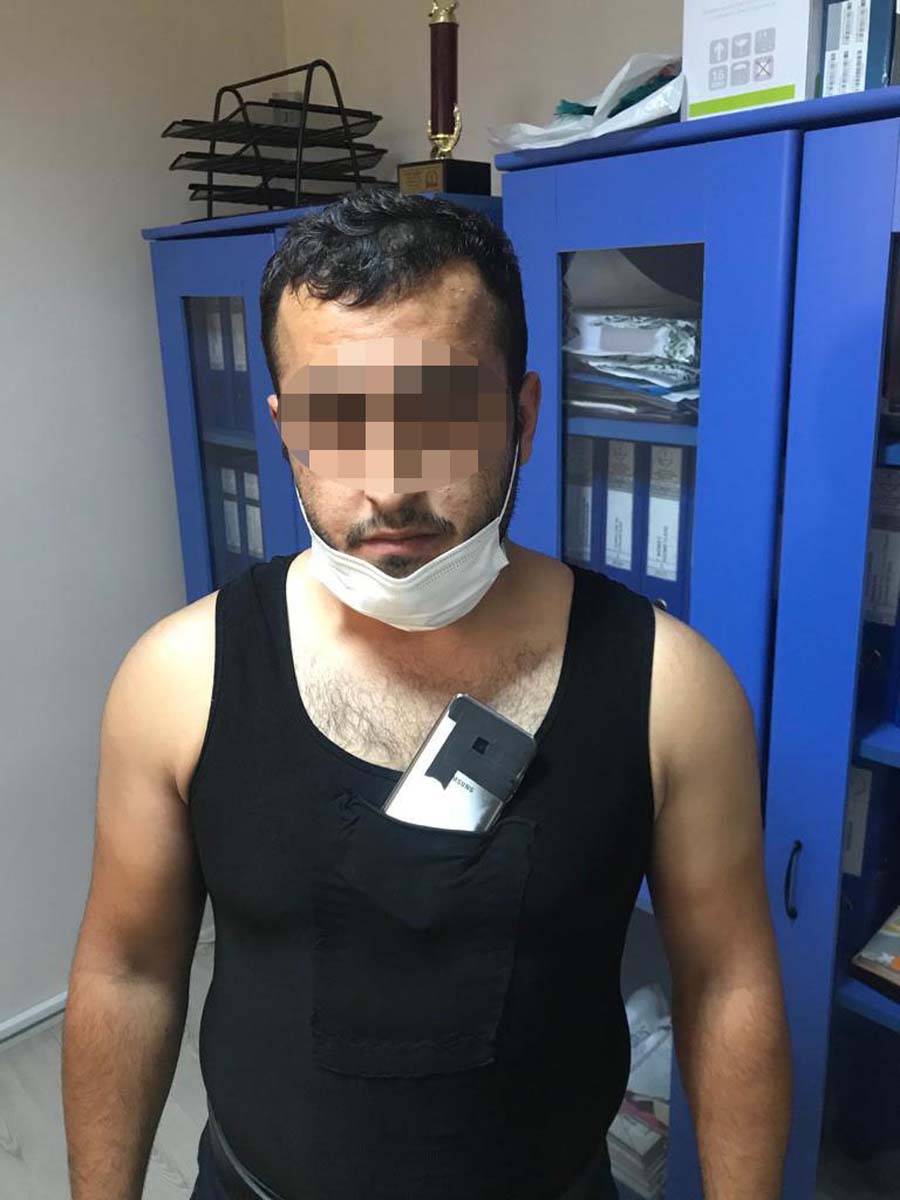 Ehliyet sınavında kopya çekeceklerdi: Şeytanın bile akılına gelmeyecek yöntemleri kullandılar! Polisin dikkati ortaya çıkardı 