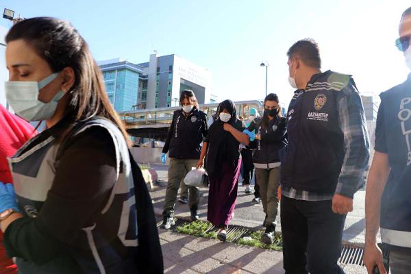 İlişki vaadiyle Gaziantep’te 79 kişiyi dolandırıldı! Olayla ilgili 8 kişi gözaltına alındı