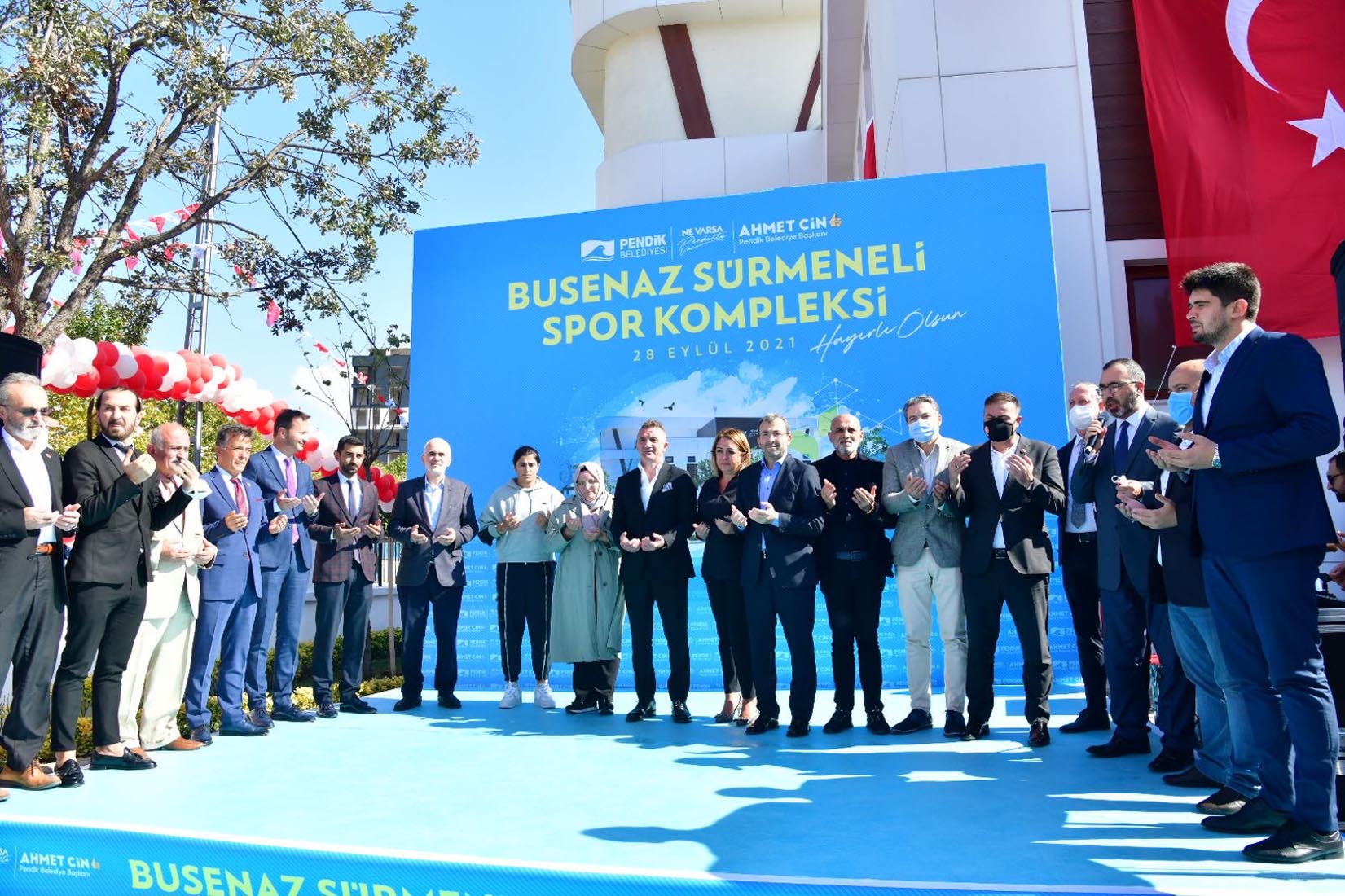 Pendik'te gururlandıran sevinç! Şampiyonun adı spor kompleksine verildi