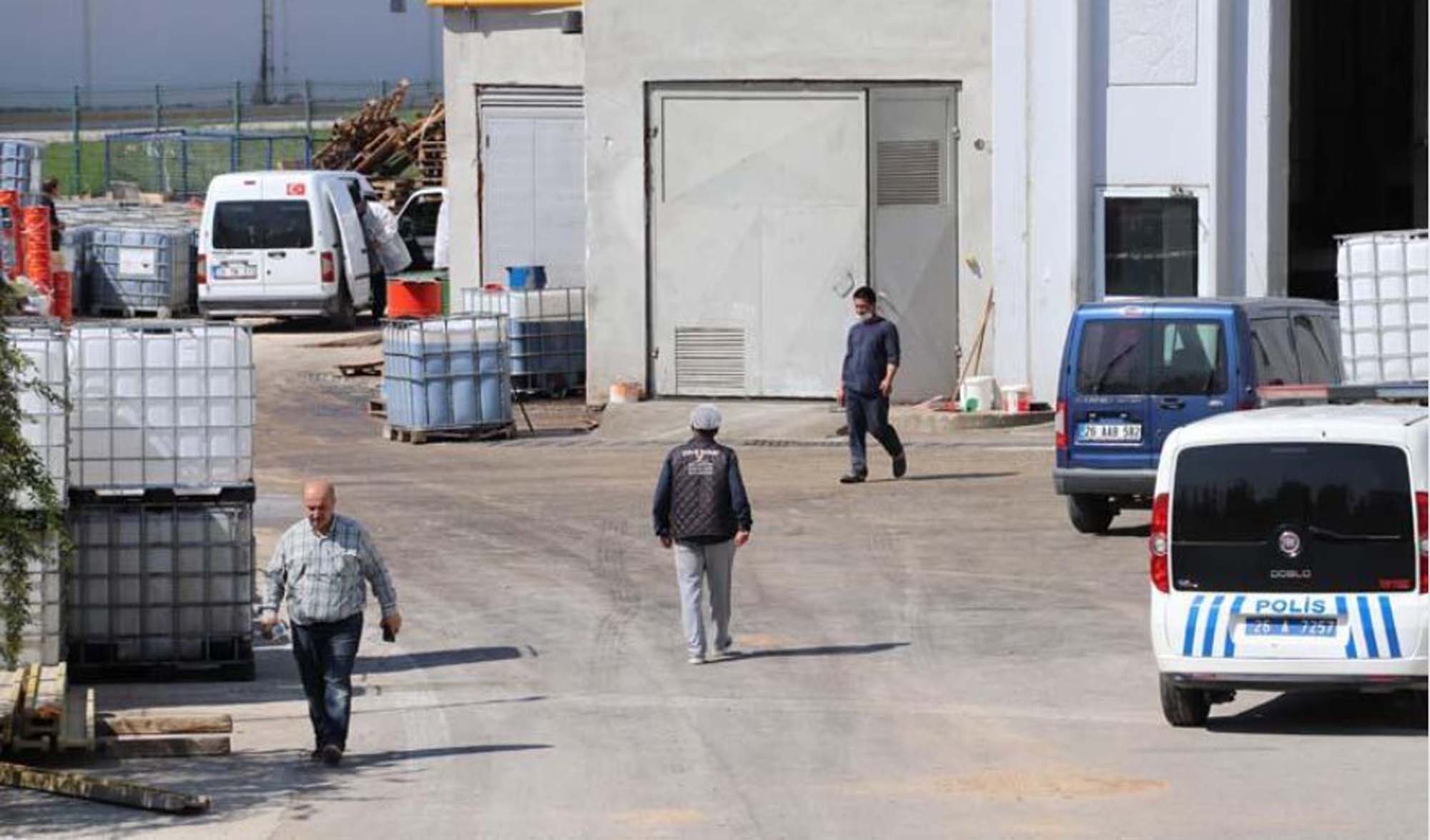 Patronu asit kuyusuna düşünce kurtarmak istedi, ikiside hayatını kaybetti!