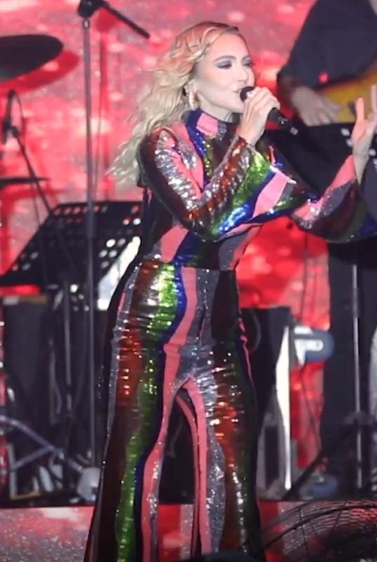 Hadise'den imalı paylaşım! Son gülenin hatrına dedi kahkahayı yapıştırdı! Dikkatleri üzerine çekti