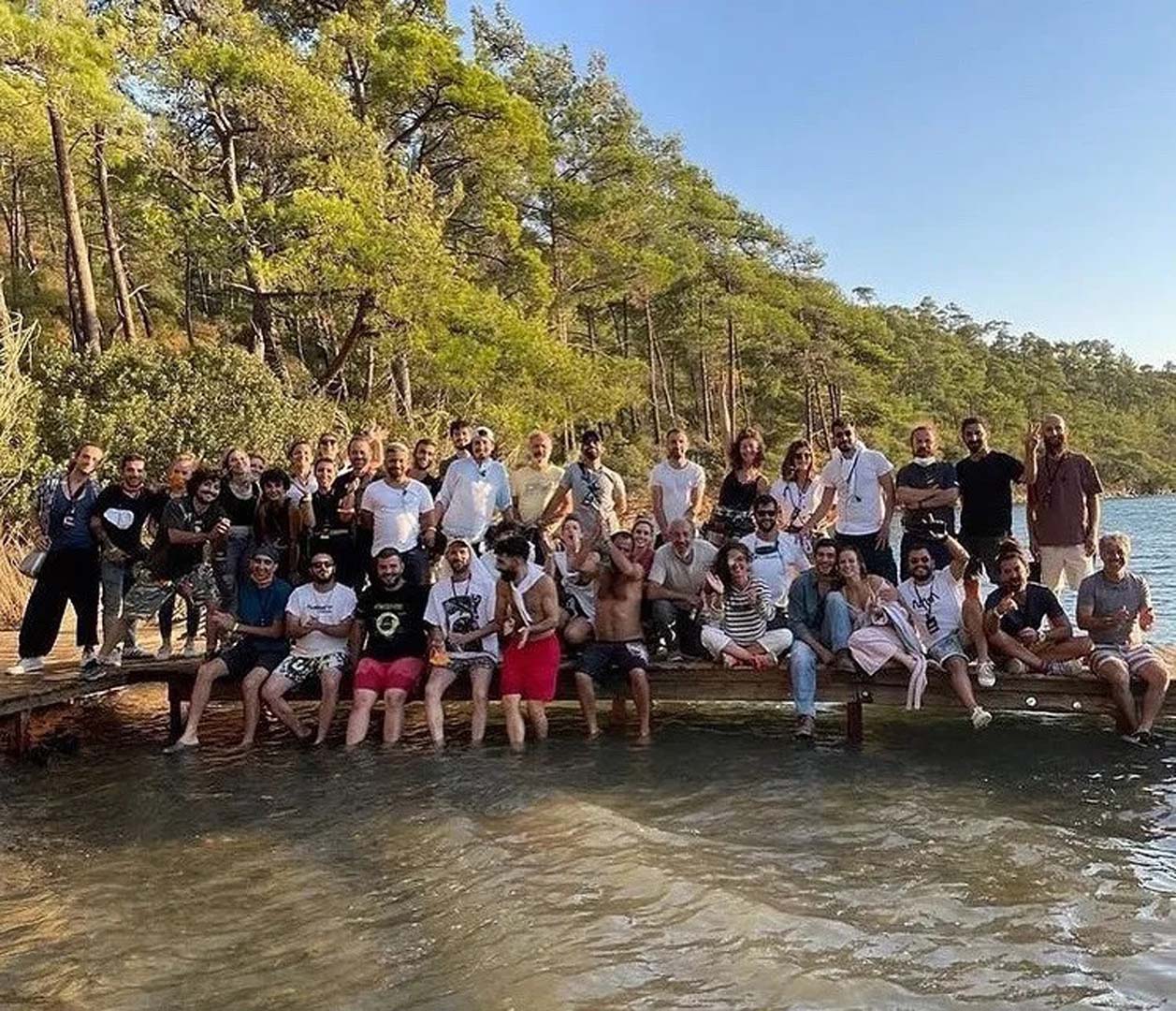 Serenay Sarıkaya ve Burak Deniz’in Netflix’te yayınlanacak yeni dizisi Şahmeran’dan ilk fotoğraf geldi