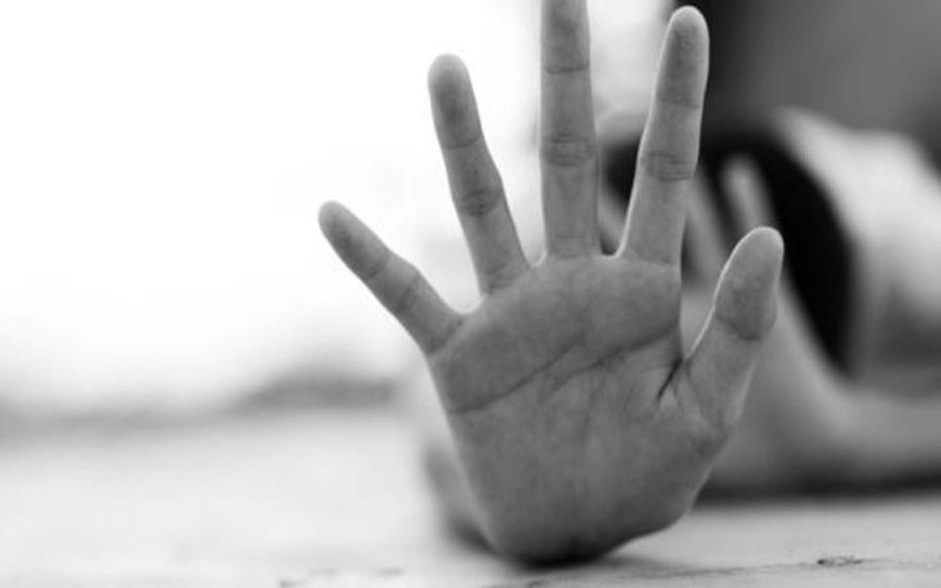 Eşinin yemeğine sakinleştirici koydu, 10 yıl boyunca başka erkeklerle ilişkiye girmeye zorladı 