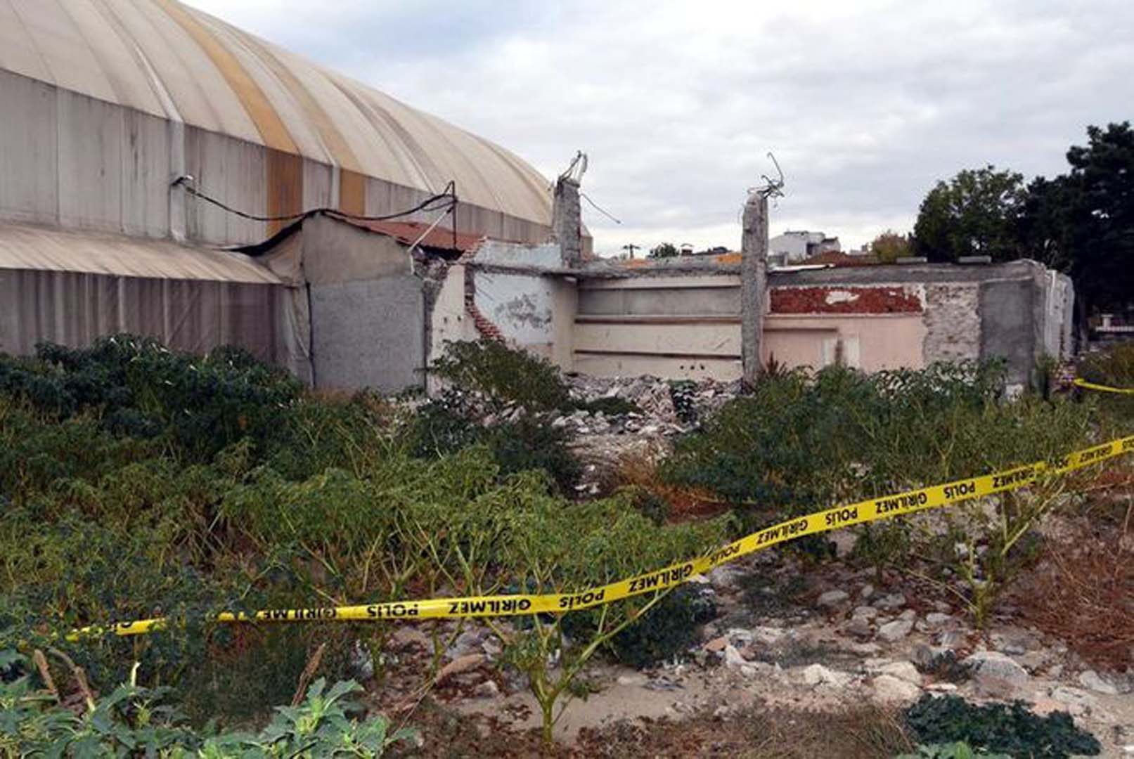 Kadın cinayetleri son bulmuyor! Nazlı Koldaguç isimli kadın sevgilisi tarafından sokak ortasında bıçaklandı