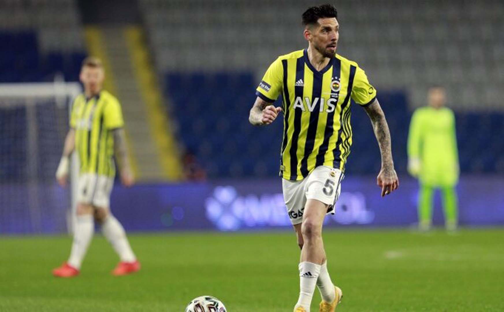 Fenerbahçe'de Jose Sosa yolcu görünüyor! Arjantinli isim için gelen teklifler değerlendirilecek!