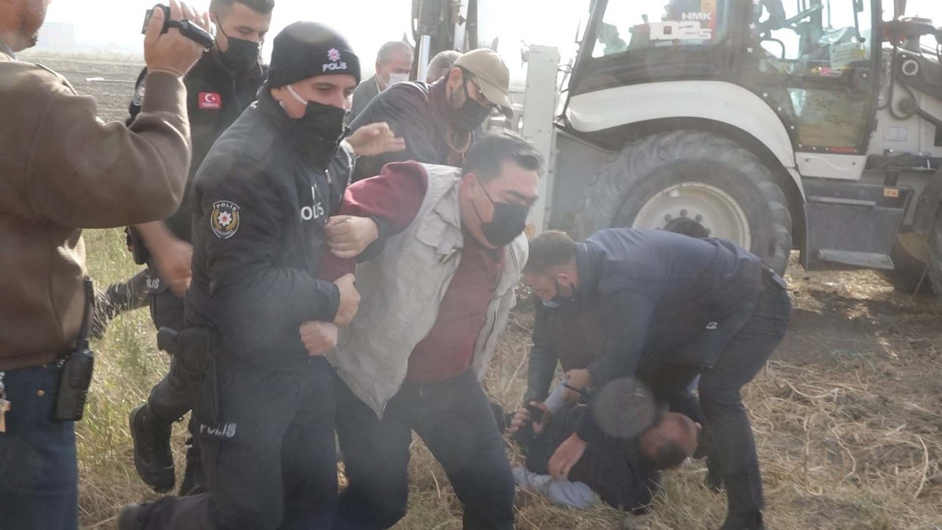 Çorum'da genelevin yıkımında gerginlik! Yıkıma engel olmak istediler, polis araya girdi