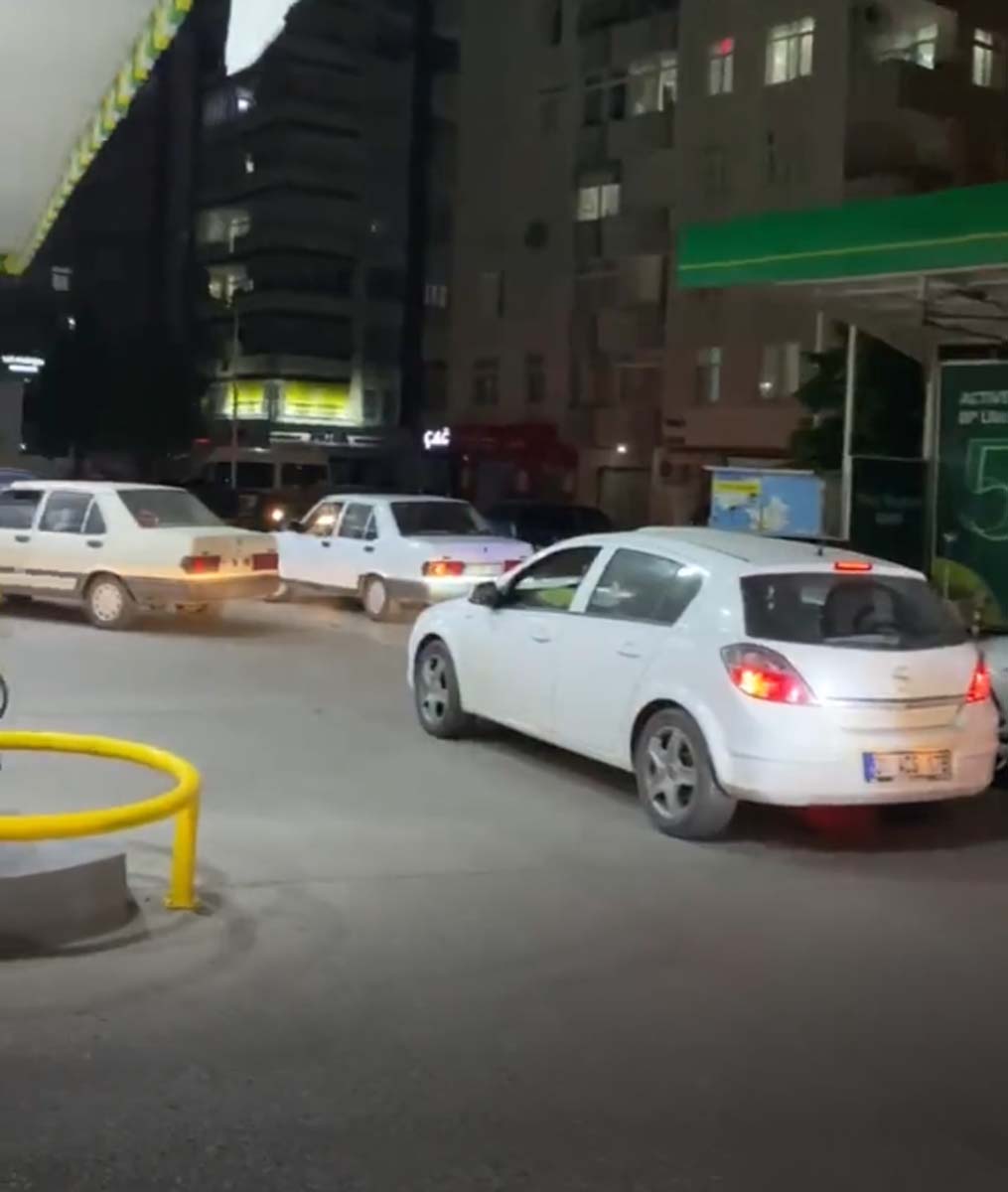 LPG zammını duyan araç sahipleri istasyonlara akın etti! Uzun araç kuyrukları oluştu