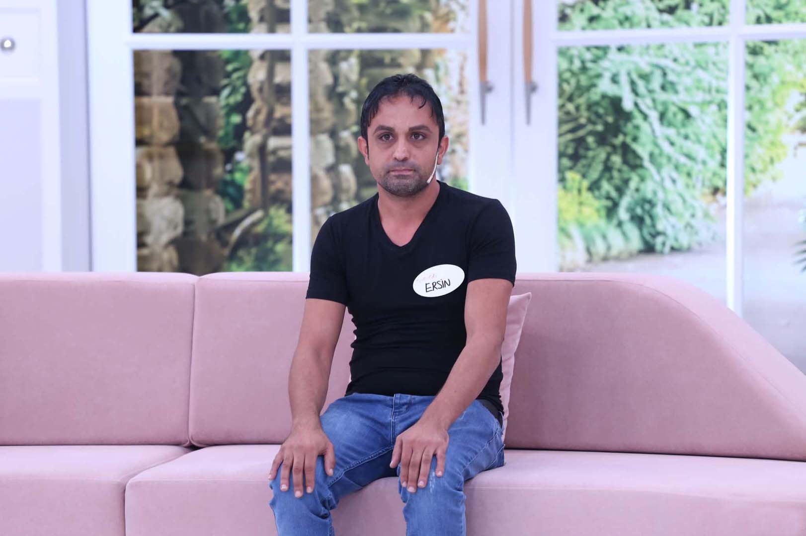 Esra Erol'un programında duyanları şoke edecek olay! Eşi dolandırmak istediği kişiye kaçtı