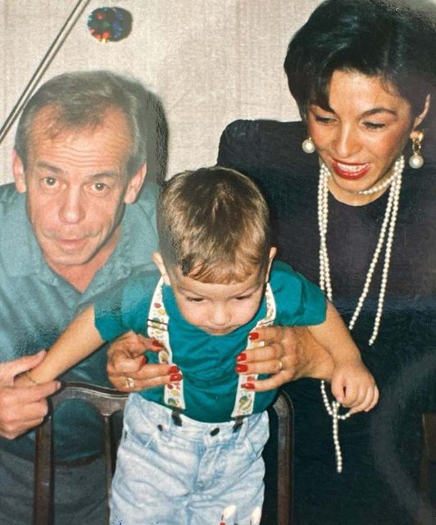 Boran Kuzum, 'Onsuz ilk doğum günüm' diyerek babasını vefatını duygusal bir paylaşım ile andı.