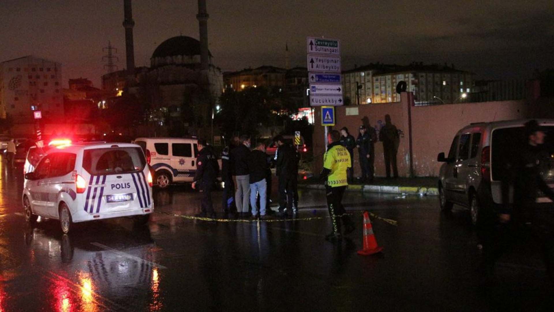 İstanbul Gaziosmanpaşa'da feci kaza! Yolun karşısına geçerken araba çarpan Aydın Akça, Sabri Akça ve Hatice Kamışlıdere hayatını kaybetti