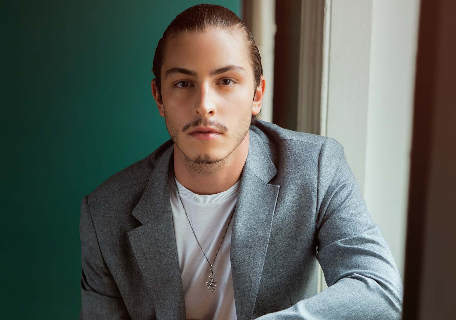 Boran Kuzum, 'Onsuz ilk doğum günüm' diyerek babasını vefatını duygusal bir paylaşım ile andı.