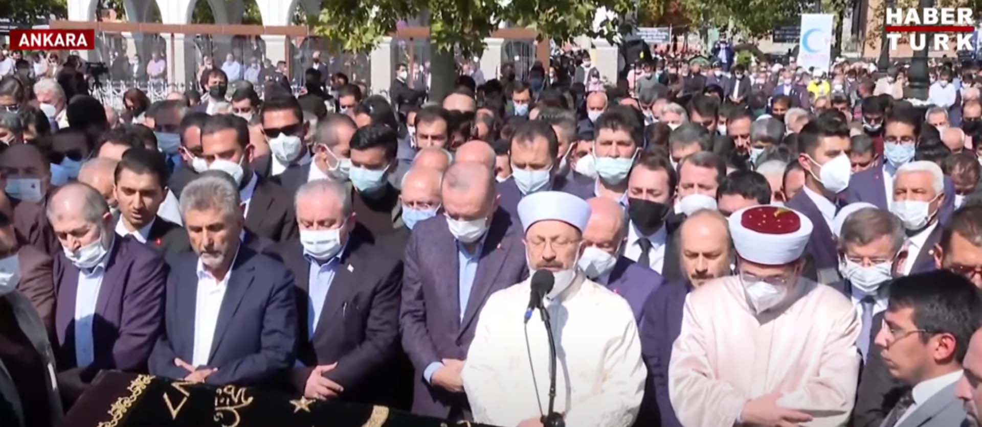 Saadet Partisi'nin ve Milli Görüş'ün önemli ismi Oğuzhan Asiltürk, cenaze töreniyle son yolculuğuna uğurlandı