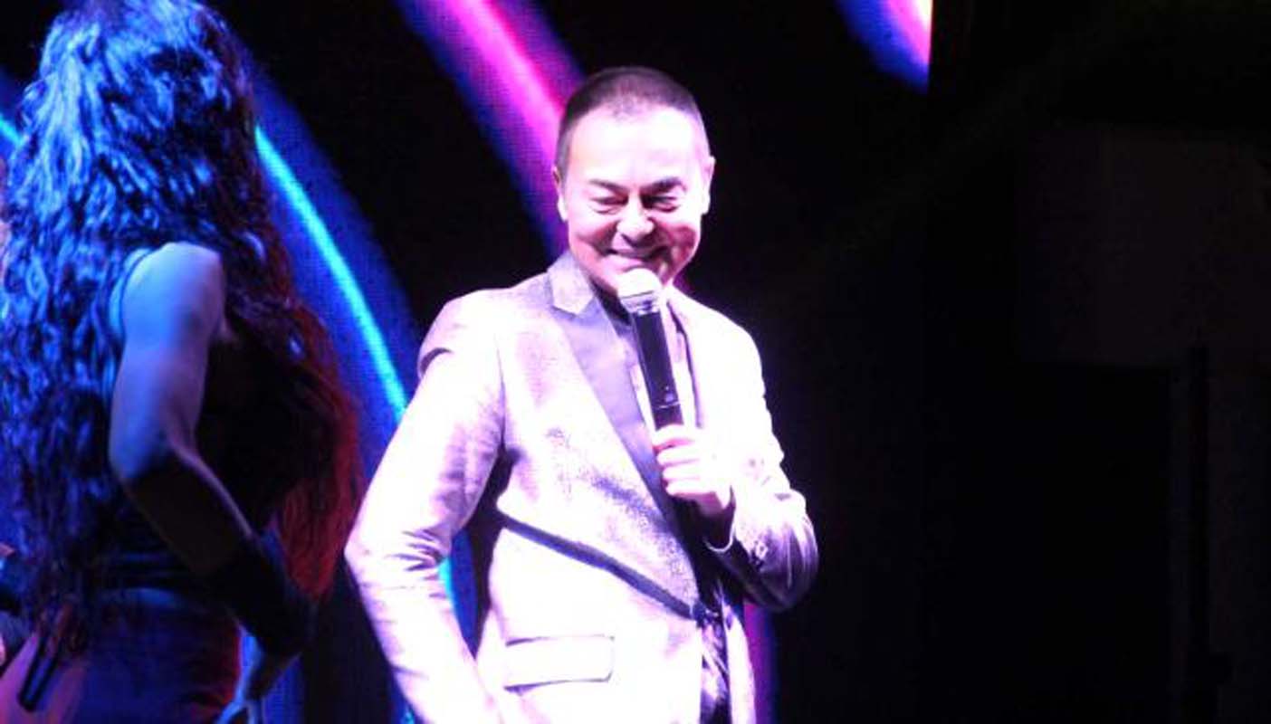 Bodrum'da konser veren Serdar Ortaç Beni o Allah'ın belası yıktı diyerek eski eşi Chloe'ye gönderme yaptı!