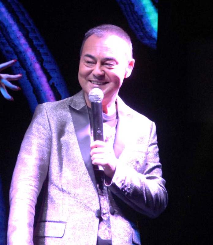 Bodrum'da konser veren Serdar Ortaç Beni o Allah'ın belası yıktı diyerek eski eşi Chloe'ye gönderme yaptı!