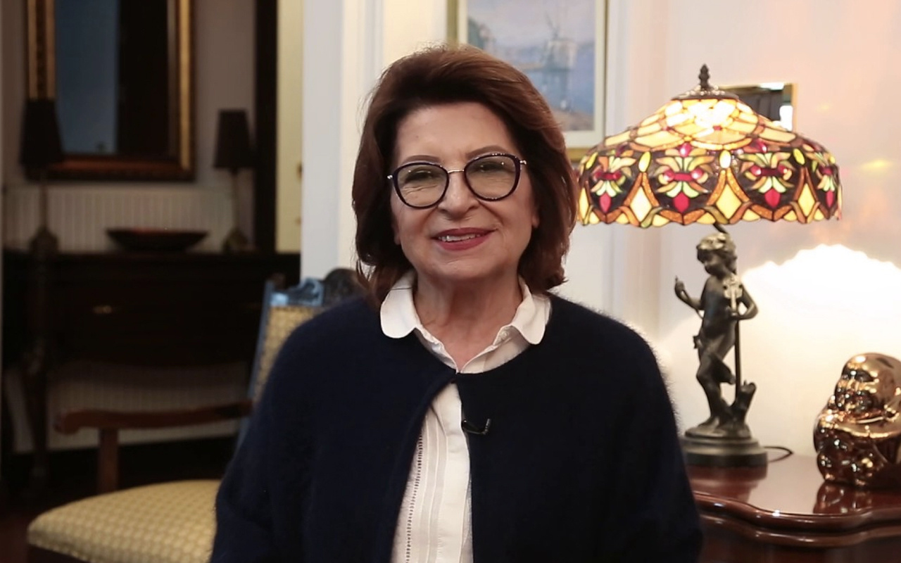 İzlenme rekorları kıran dizilerin senaristi Gülseren Budayıcıoğlu'nun seans ücretini duyanın ağzı açık kaldı!