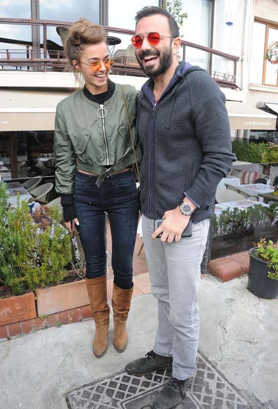 Bensu Soral'dan daha boşanmayan Hakan Baş gecelere aktı! Esmer güzelle yakalandı!