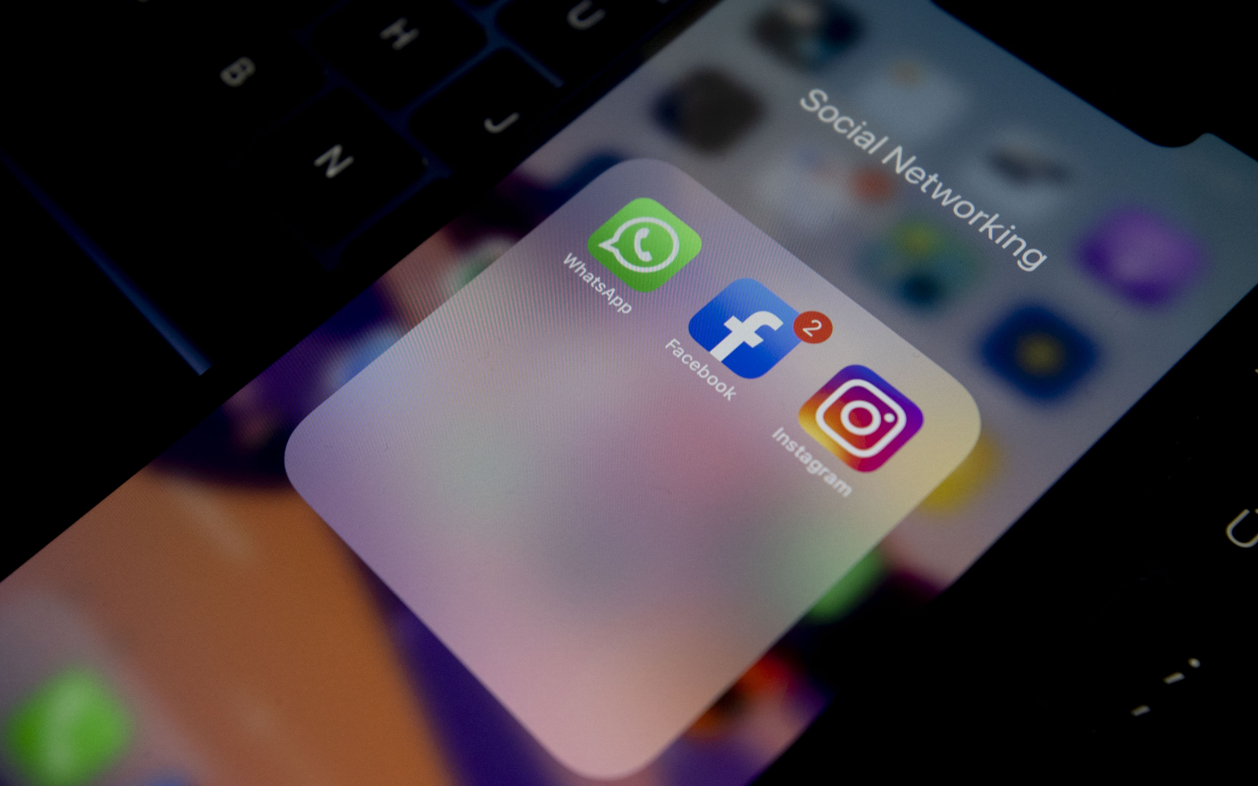 Son dakika: Whatsapp, Instagram, Facebook düzeldi mi? Whatsapp, Instagram, Facebook neden çöktü? 