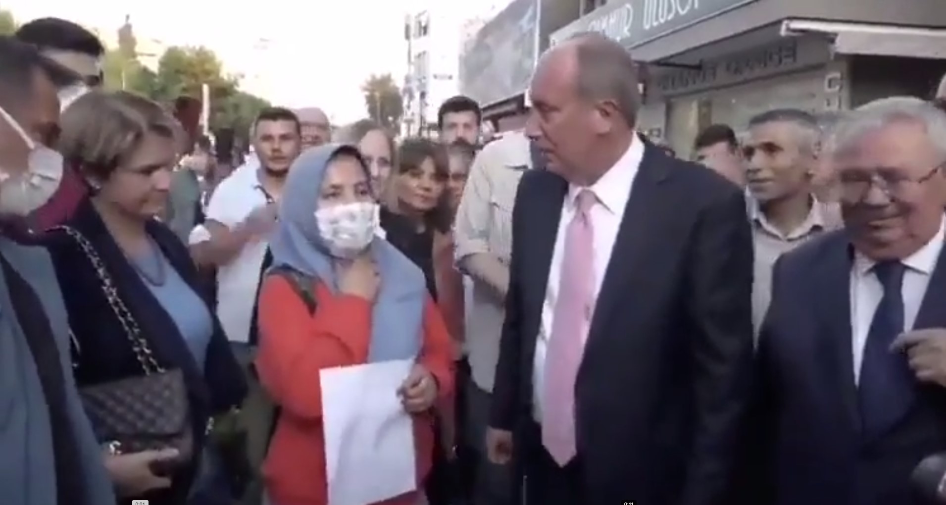 Genç kız Muharrem İnce'nin yanındaki kameraları fırsat bilip aşkını ilan etti: Çok aşık oldum sana!