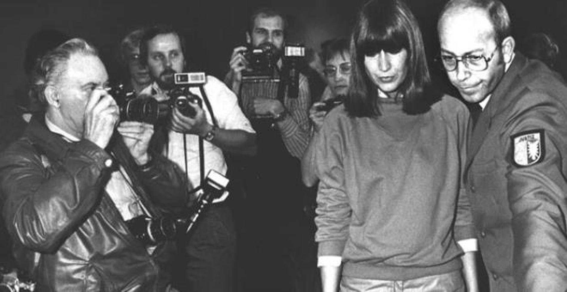 Kızının katilini mahkeme salonunda vurarak öldürdü!