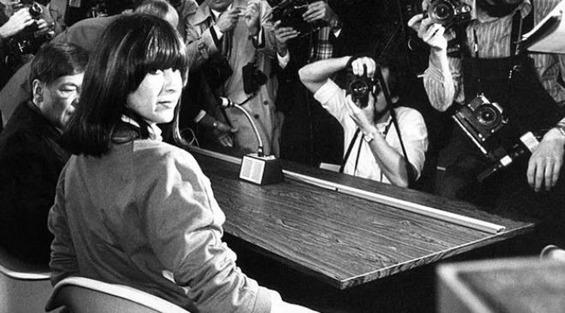 Kızının katilini mahkeme salonunda vurarak öldürdü!