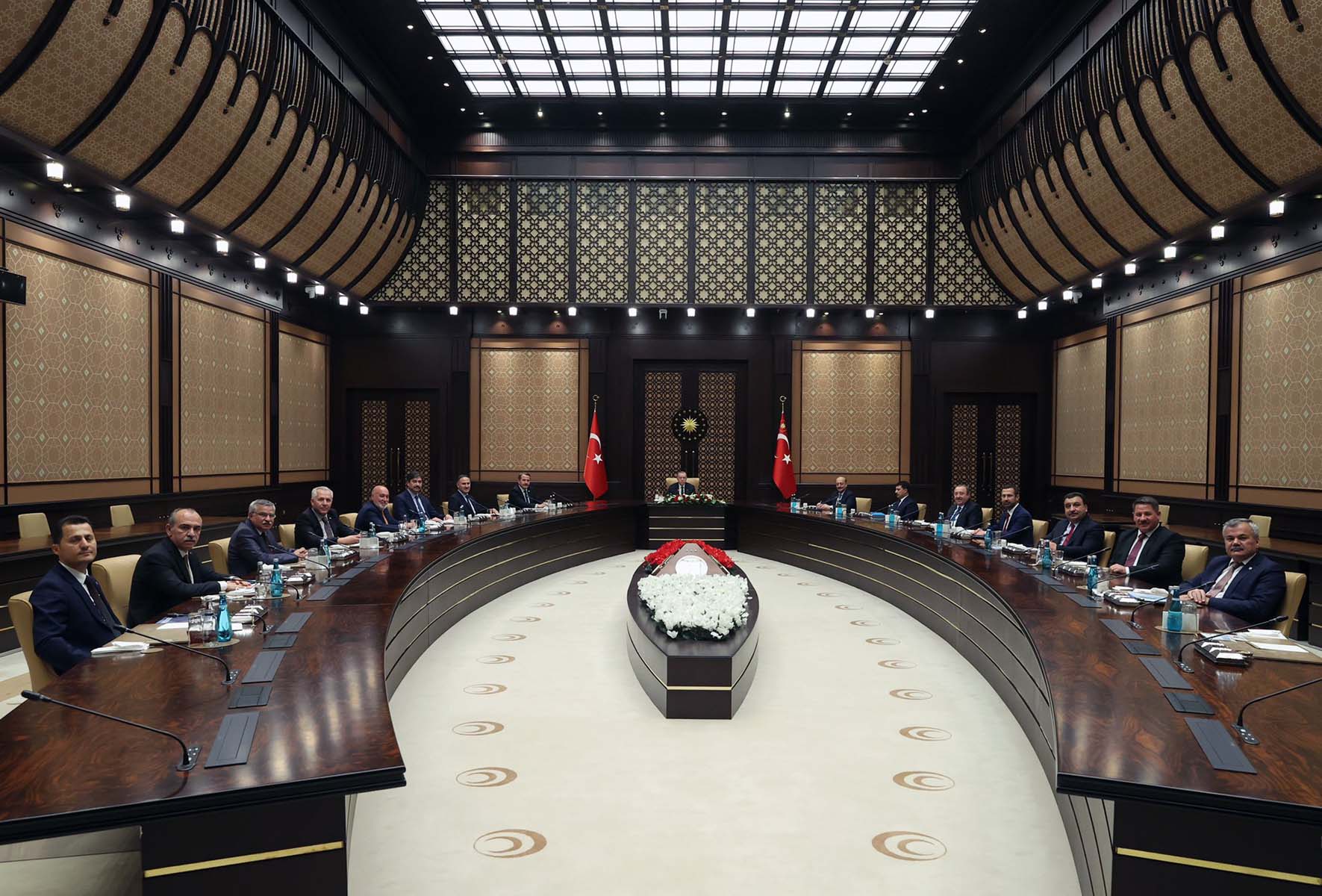 Milyonlarca memur ve memur emeklisine müjdeli haber! Cumhurbaşkanı Erdoğan talimat verdi! 3600 ek göstergenin çıkacağı tarih belli oldu