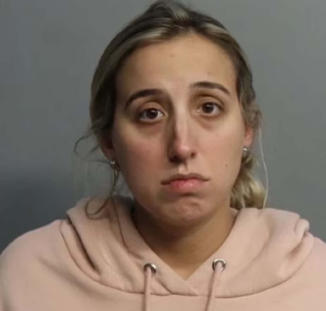 Öğrencisiyle birden fazla kez ilişkiye giren öğretmen tutuklandı! Erkek çocuğunun telefonunda öğretmenin çıplak fotoğrafları çıktı