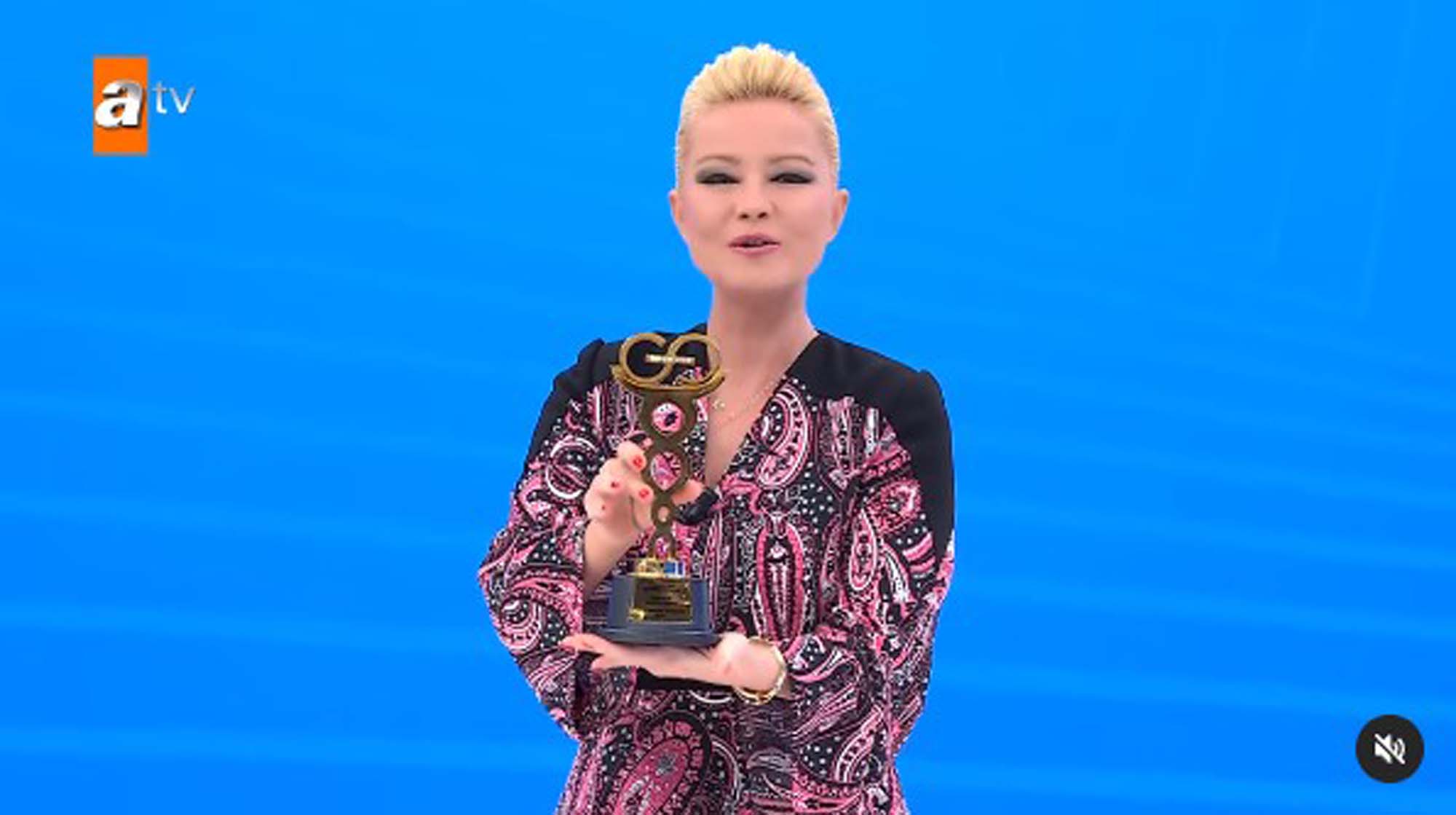 "Yılın En İyi Sabah Programı" ödülüne Müge Anlı ile Tatlı Sert layık görüldü! Anlı canlı yayında liderliğini ilan etti!