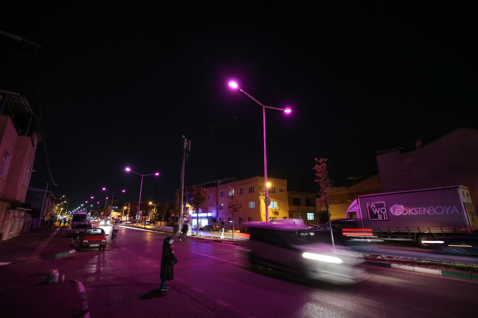 Bursa'da Meme Kanseri farkındalığına dikkat çekildi! Pembe Sokak Lambaları Projesi hayata geçirildi