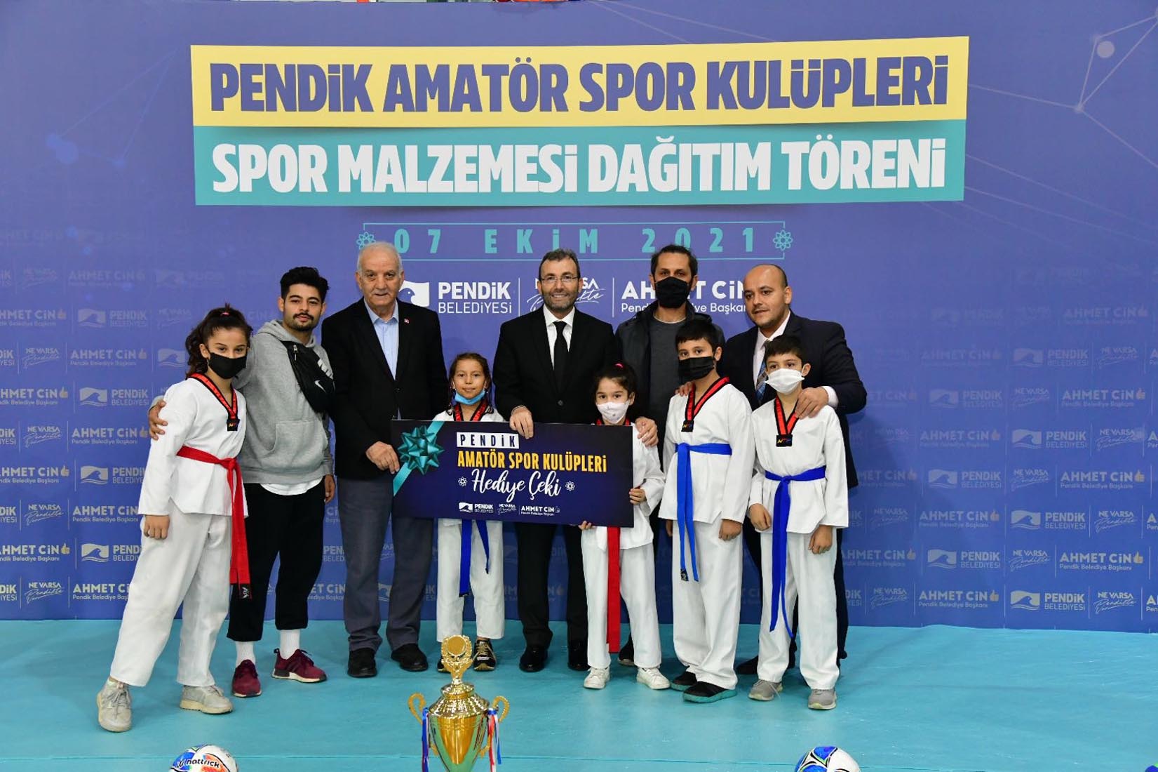 Pendik Belediyesinden Amatör Spor Kulüplerine spor malzemesi desteği