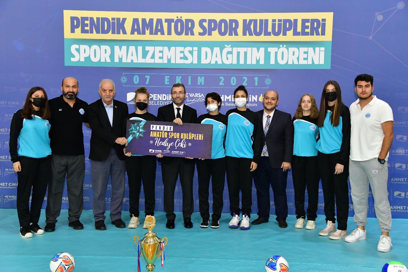 Pendik Belediyesinden Amatör Spor Kulüplerine spor malzemesi desteği