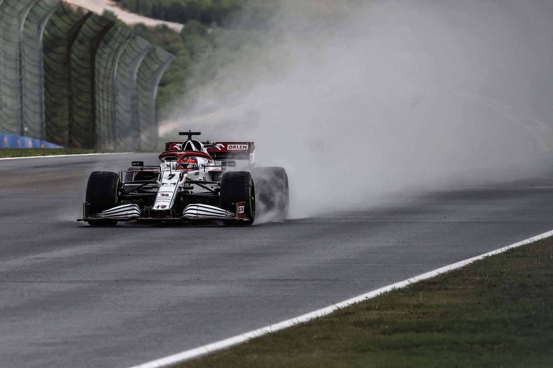 Formula 1 İstanbul Grand Prix'ine damga vuran paylaşım! Mercedes, Tuzla Belediyesi araçların paylaştı, Başkan Şadi Yazıcı cevabı yapıştırdı 