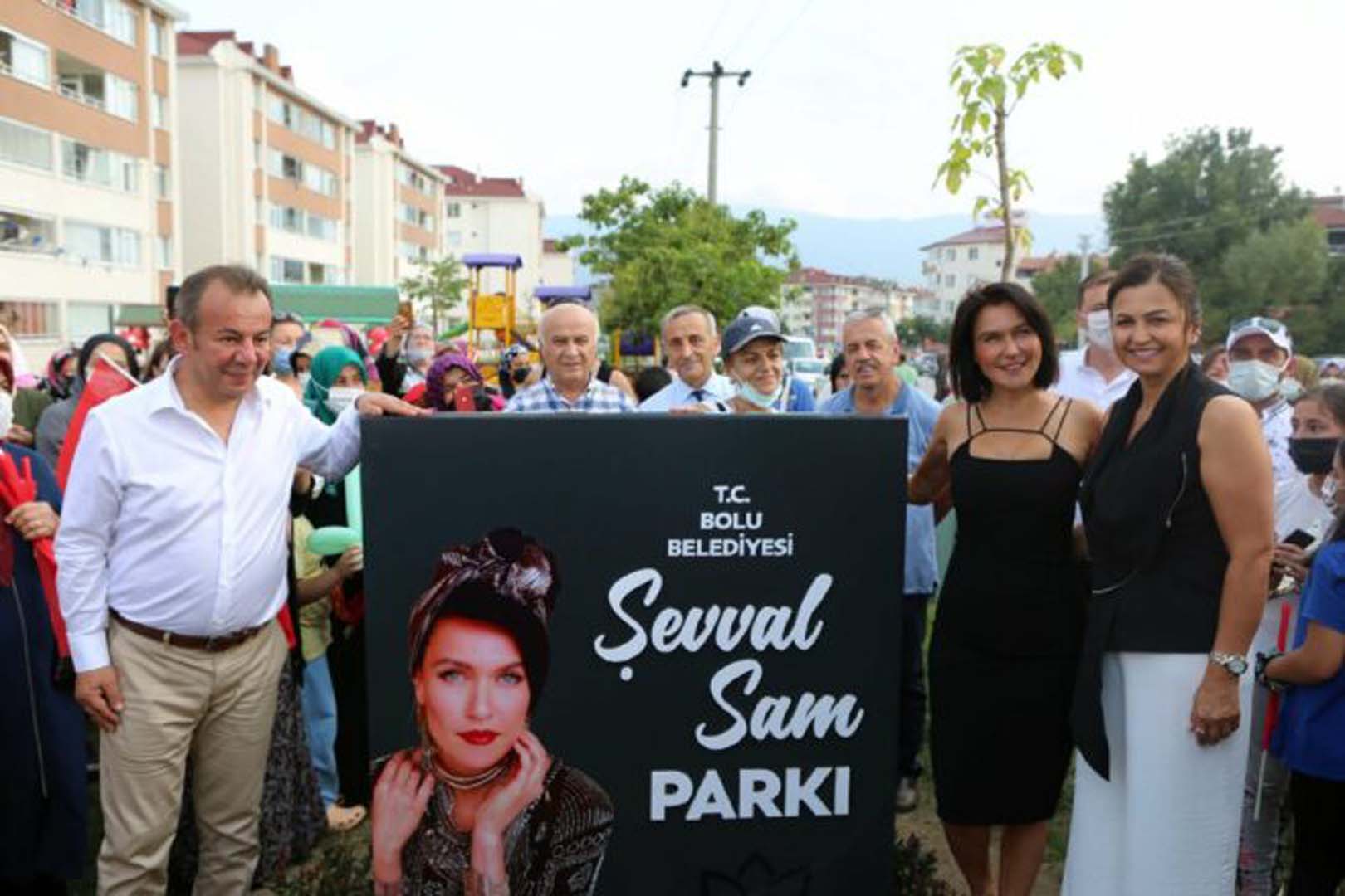 Şevval Sam'ın için yapılan parktaki resim çalındı! Tanju Özcan öfkeden deliye döndü!