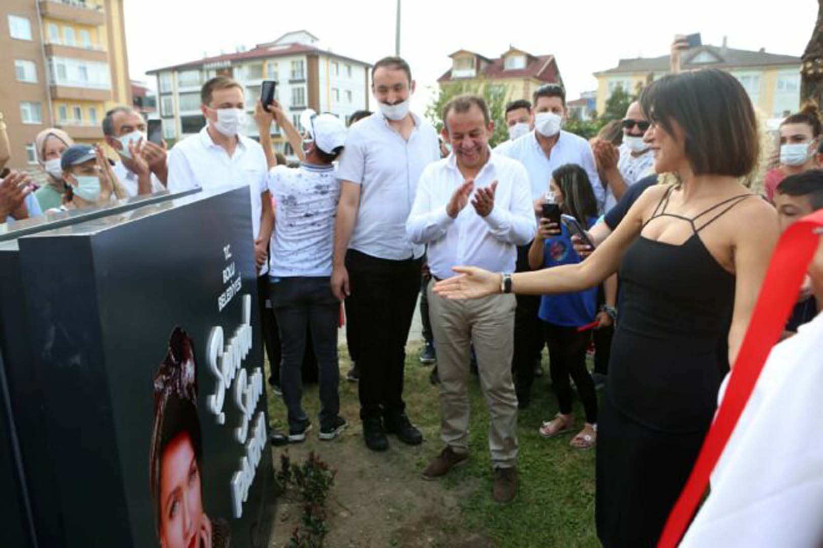 Şevval Sam'ın için yapılan parktaki resim çalındı! Tanju Özcan öfkeden deliye döndü!