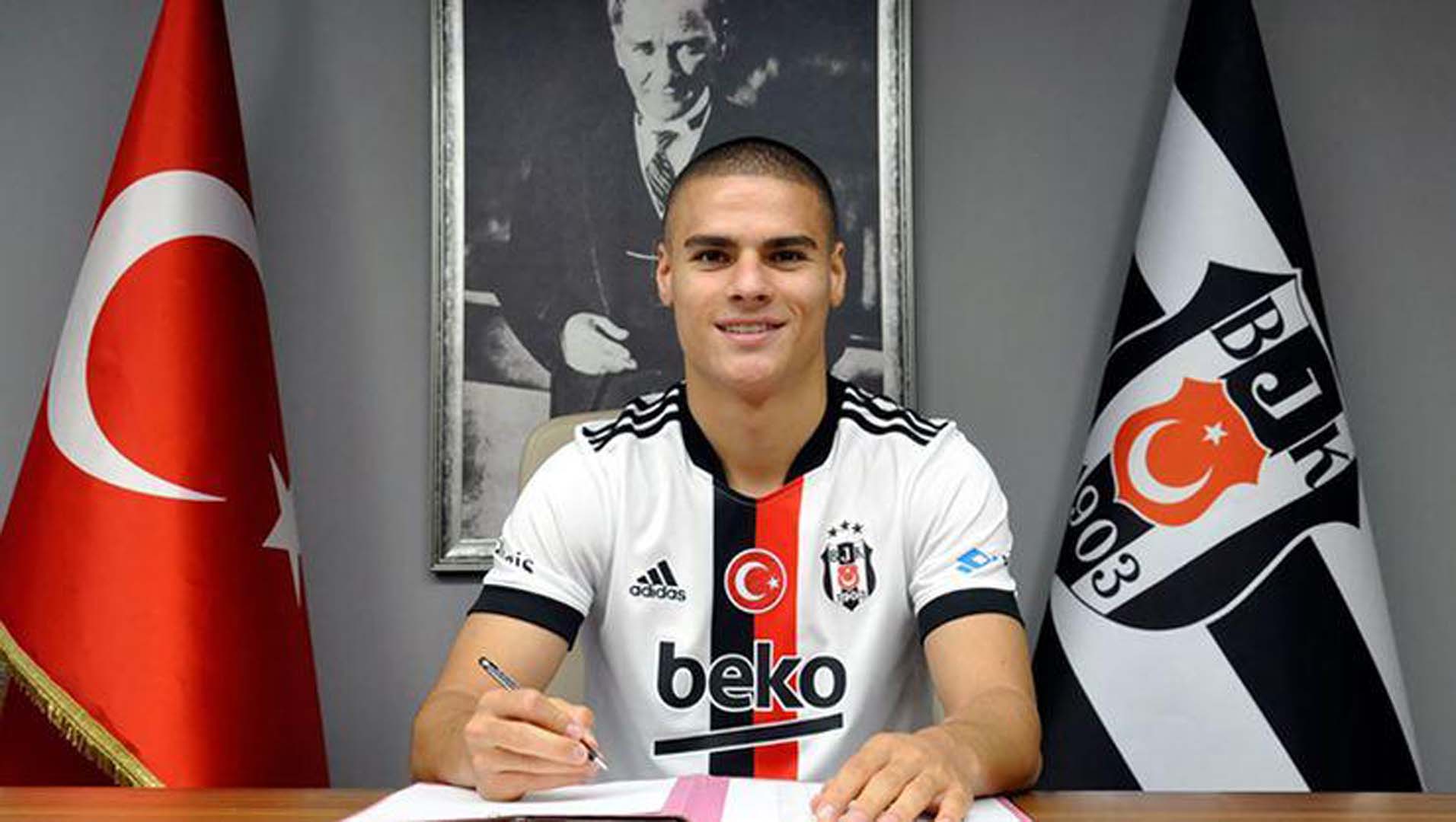 Oğuzhan Özyakup ve Fabrice N'Sakala yolcu! Siyah beyazlılardan sözleşme teklifi gelmedi!